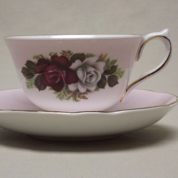 English Fine Bone China Red and White Roses Footed Tea Cup and Saucer - Picture 2 of 12